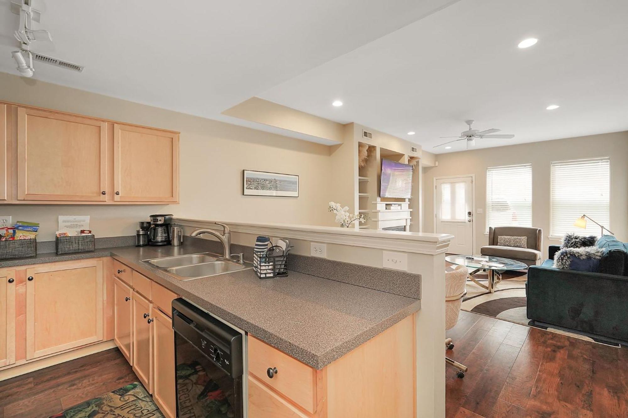 Lux Townhouse, Walk To All, Sleeps 6 Adults Louisville Ngoại thất bức ảnh